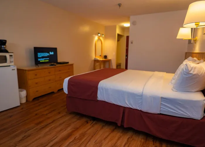 Canadas Best Value Inn- Riverview Hotel