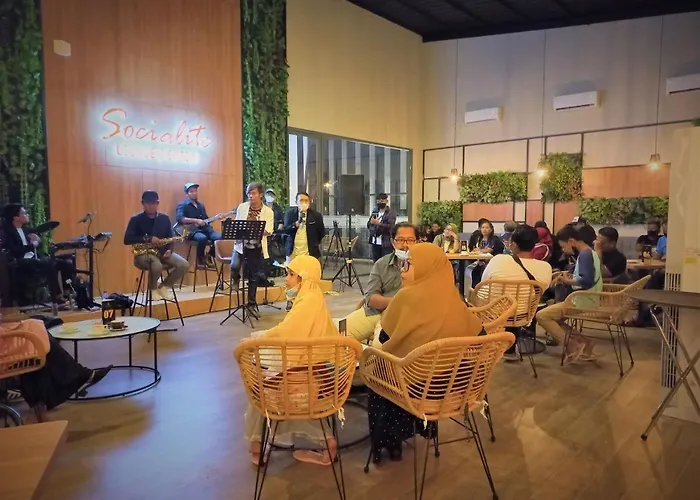 Front One King Hotel Tuban
