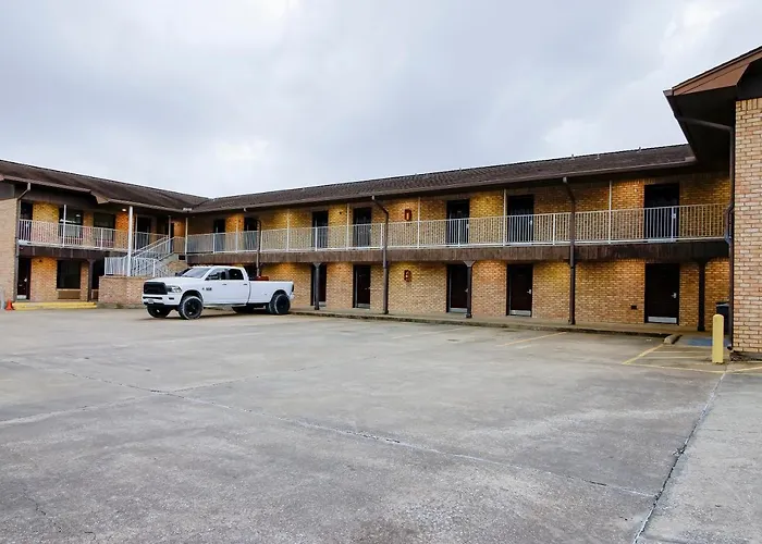 Oyo Pinewood Inn & Suites Silsbee