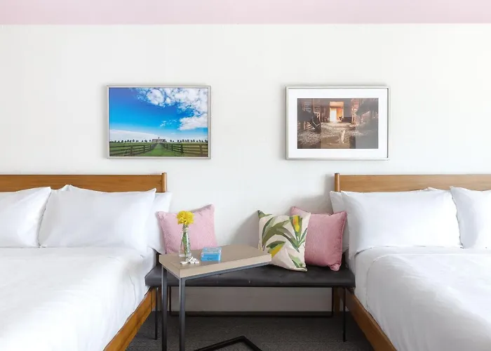 Elwood Hotel & Suites