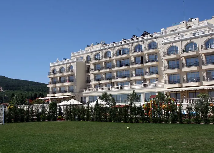 Therma Palace - Balneo Spa, Free Parking & Mineral Pools