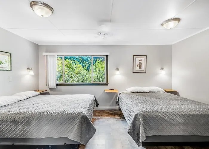 Mount Constance, Room 10 At Mount Walker Inn