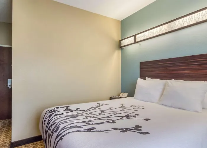 Sleep Inn & Suites Steubenville At The University