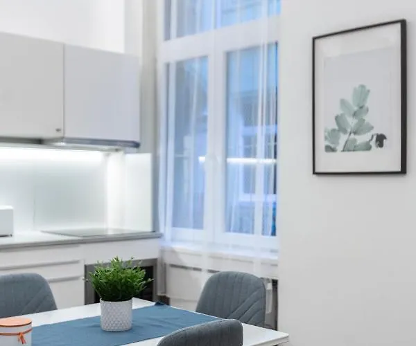 Exclusive Central Home With Sauna Next To The New York Cafe
