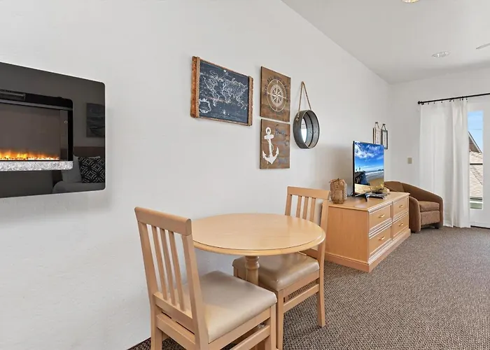 Beach House Inn & Suites