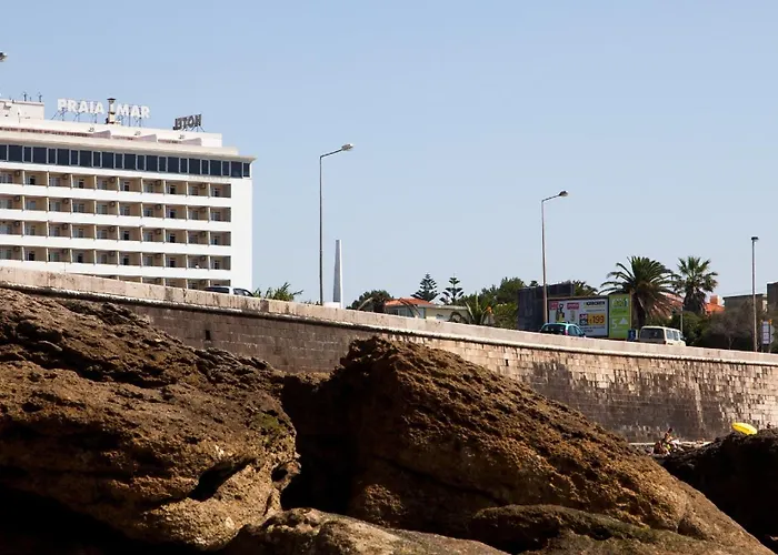 Carcavelos Beach Hotel