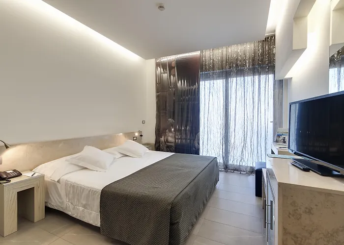 Smy Aran Blu Roma Mare (Adults Only)