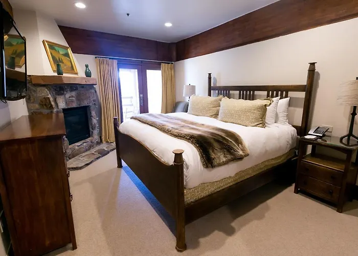 Deluxe King Room With Fireplace Hotel Room