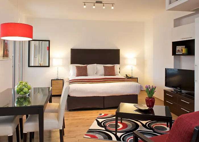 Escala Hotel & Suites