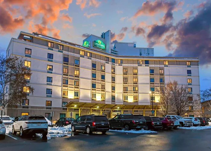 La Quinta Inn & Suites By Wyndham Boston Somerville