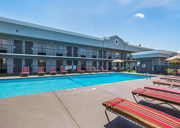 Quality Inn & Suites Greenville - Haywood Mall