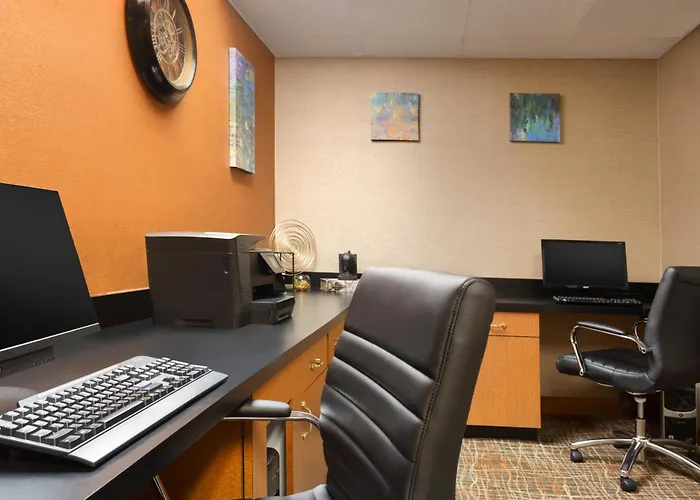 Townhome Inn & Suites