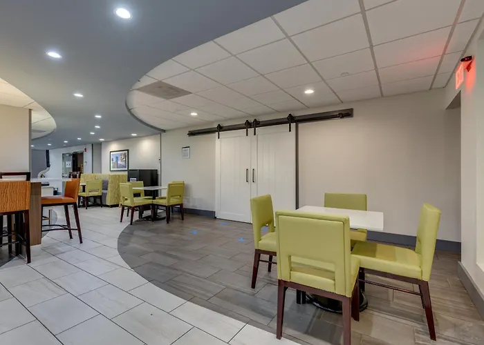 Alexis Inn And Suites Hotel