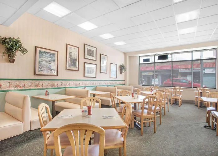 Howard Johnson By Wyndham Atlantic City Boardwalk