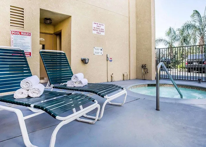 California Inn And Suites Bakersfield