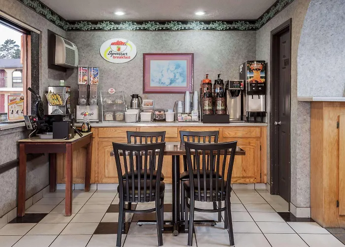 Super 8 By Wyndham Mt. Pleasant Tx