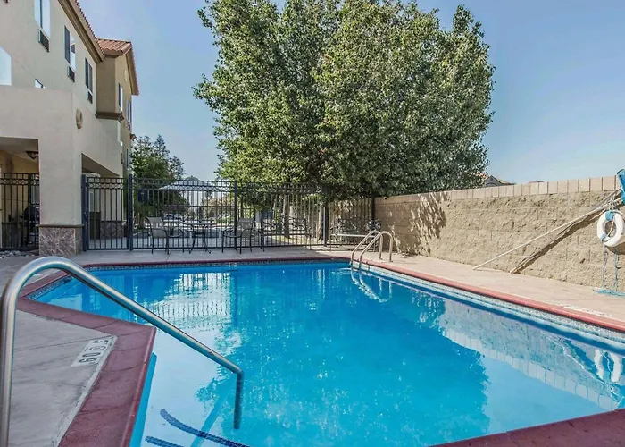 Comfort Suites Bakersfield