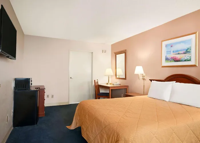 Travelodge By Wyndham Bakersfield