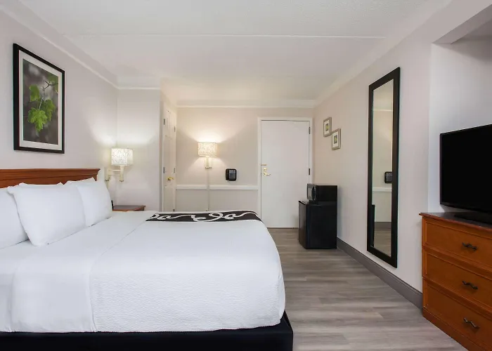 Baymont By Wyndham Fort Myers Central