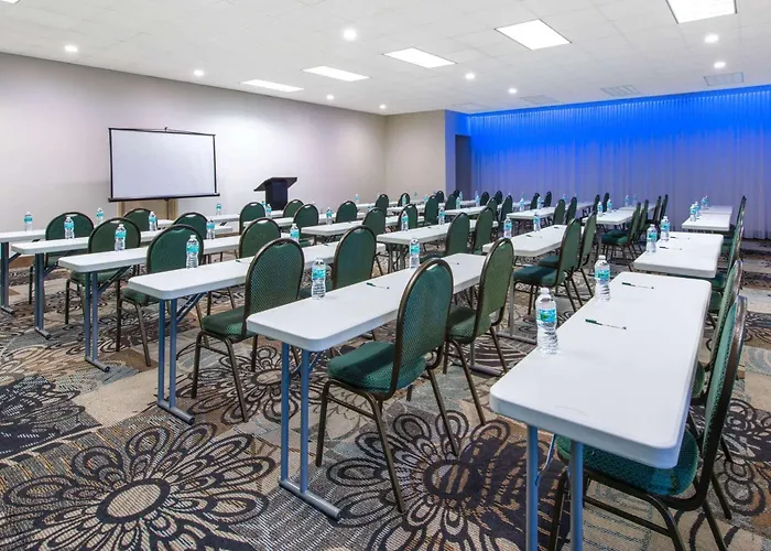 La Quinta By Wyndham Clearwater Central