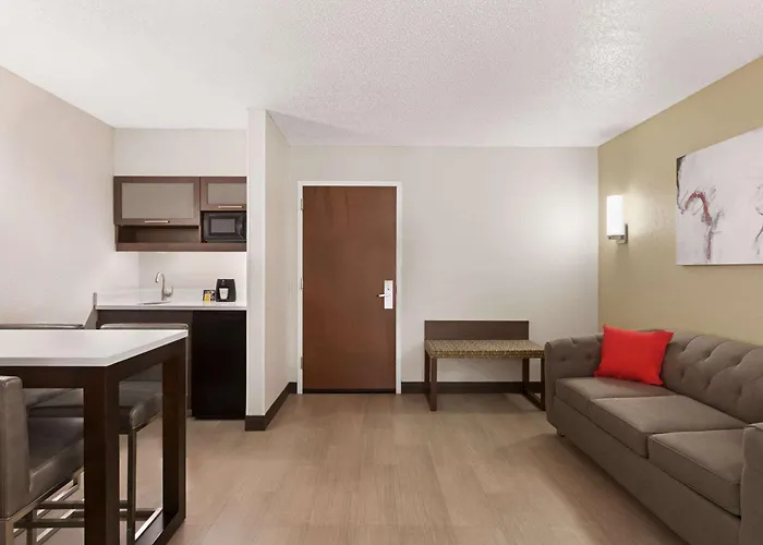 Ramada By Wyndham Suites Orlando Airport