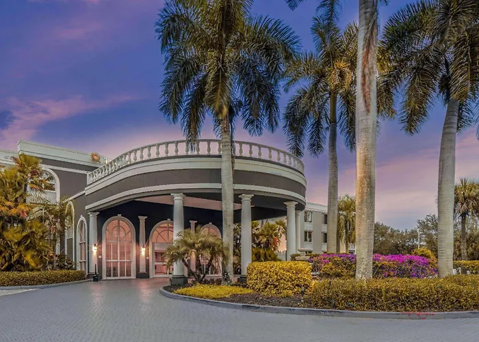 La Quinta By Wyndham Naples Downtown