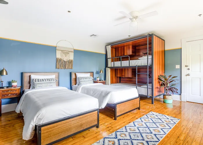 Miami River Inn By Renzzi