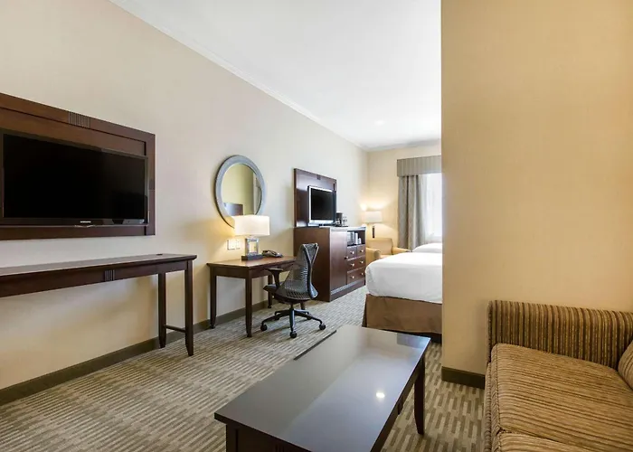 The Oaks Hotel & Suites