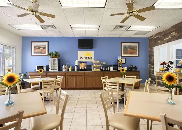 Days Inn By Wyndham Oglesby/ Starved Rock
