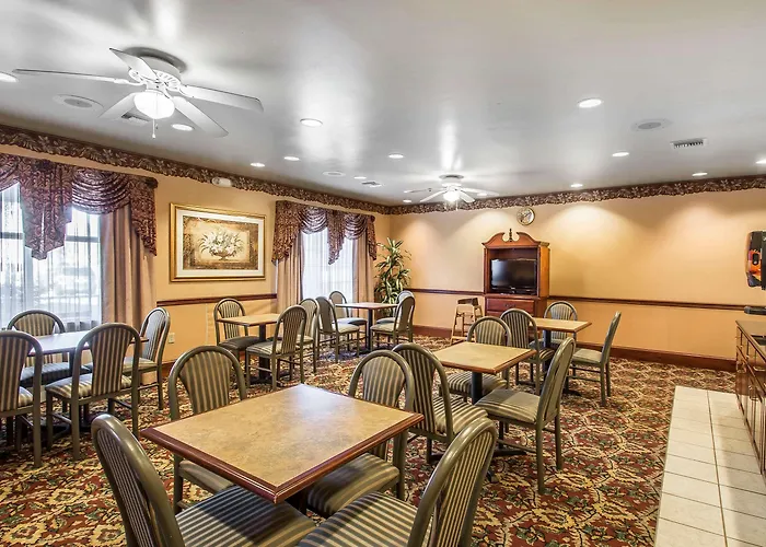 Econo Lodge Inn & Suites Marianna South