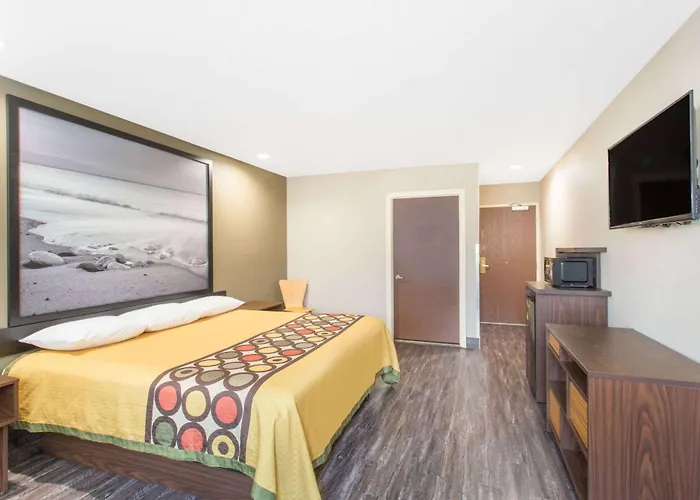 Super 8 By Wyndham National City Chula Vista