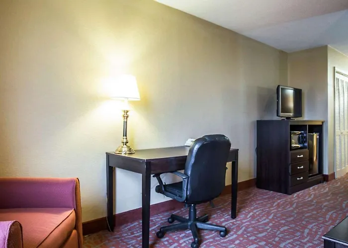 Quality Inn & Suites Monroe