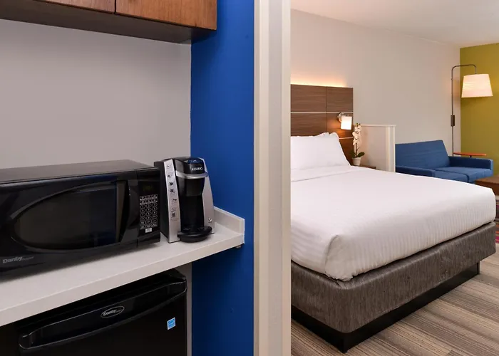 Holiday Inn Express & Suites Salem By Ihg
