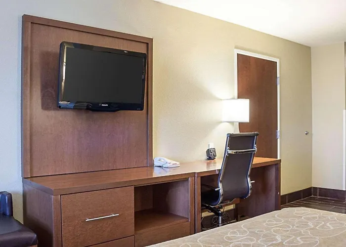 Comfort Suites Minot South