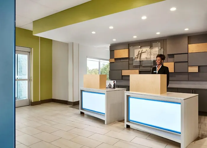 Holiday Inn Express & Suites Salisbury By Ihg