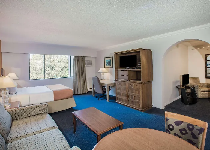 Howard Johnson Hotel By Wyndham Victoria
