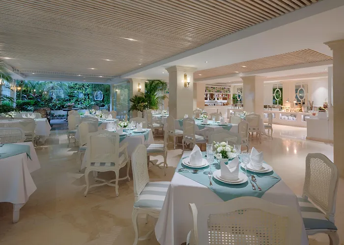 Au Lac Charner Hotel