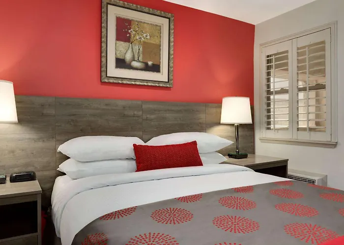Ramada By Wyndham Oakland Downtown City Center
