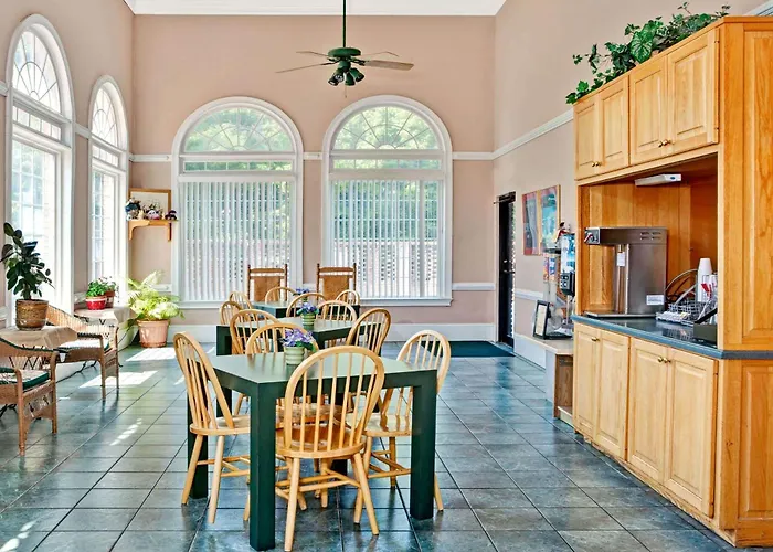 Super 8 By Wyndham Marietta/West/Atl Area