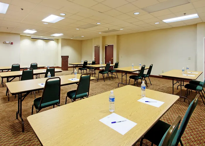 Holiday Inn Express & Suites Sylacauga