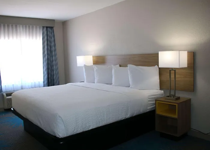 Days Inn By Wyndham Waco University Area