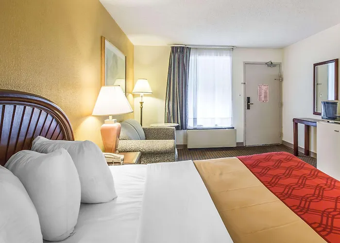 Econo Lodge Inn & Suites Carrollton