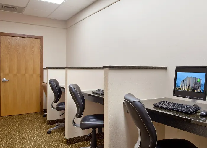 Holiday Inn Rockford I-90&Rt 20 State St By Ihg