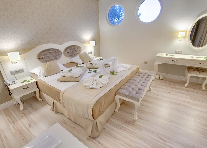 Pinehill Hotel & Suites