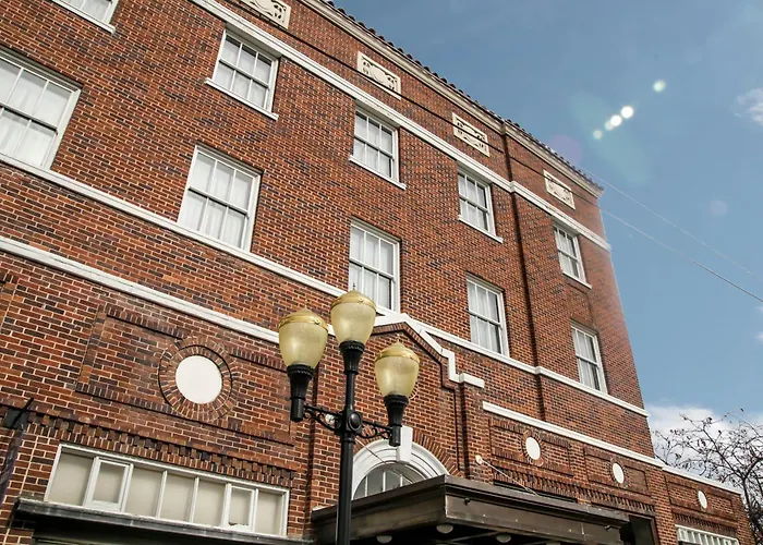 Hassayampa Inn