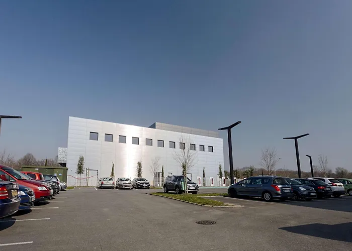Kyriad Prestige Pau – Palais des Sports