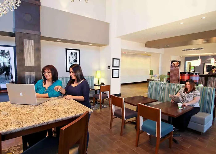 Hampton Inn & Suites Winnie