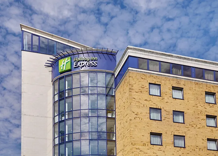 Holiday Inn Express London - Newbury Park, An Ihg Hotel