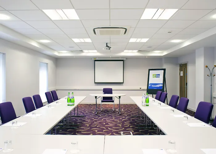 Holiday Inn Express Dunstable By Ihg