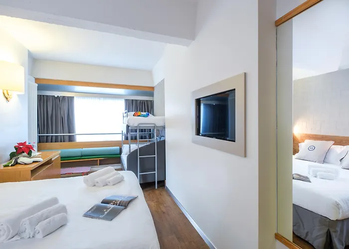 Th 1400 Hotel